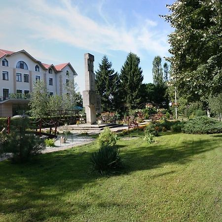 Hotel Helikon Yanoshi Εξωτερικό φωτογραφία