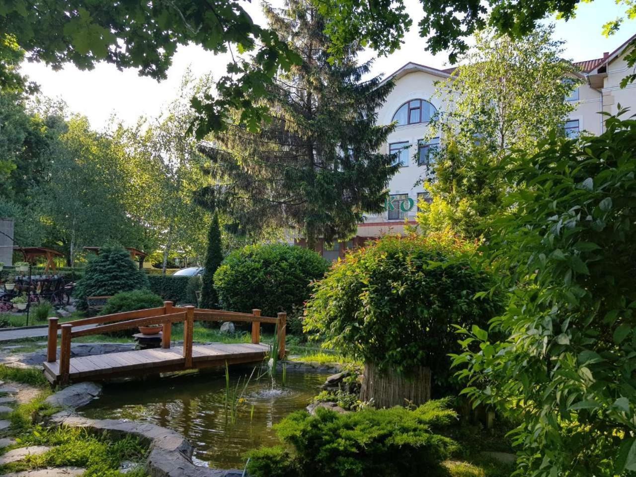 Hotel Helikon Yanoshi Εξωτερικό φωτογραφία