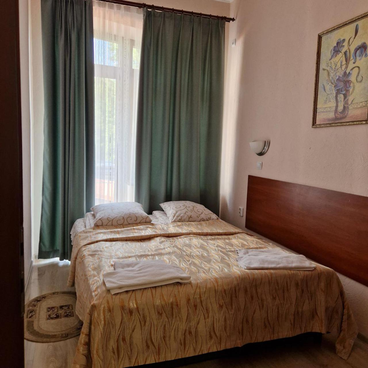 Hotel Helikon Yanoshi Εξωτερικό φωτογραφία