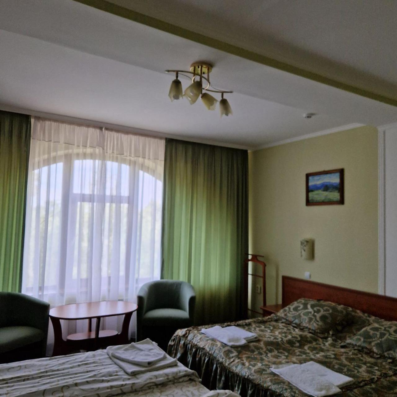 Hotel Helikon Yanoshi Εξωτερικό φωτογραφία
