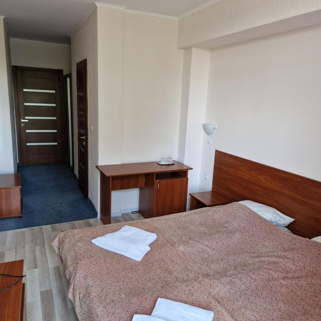 Hotel Helikon Yanoshi Εξωτερικό φωτογραφία