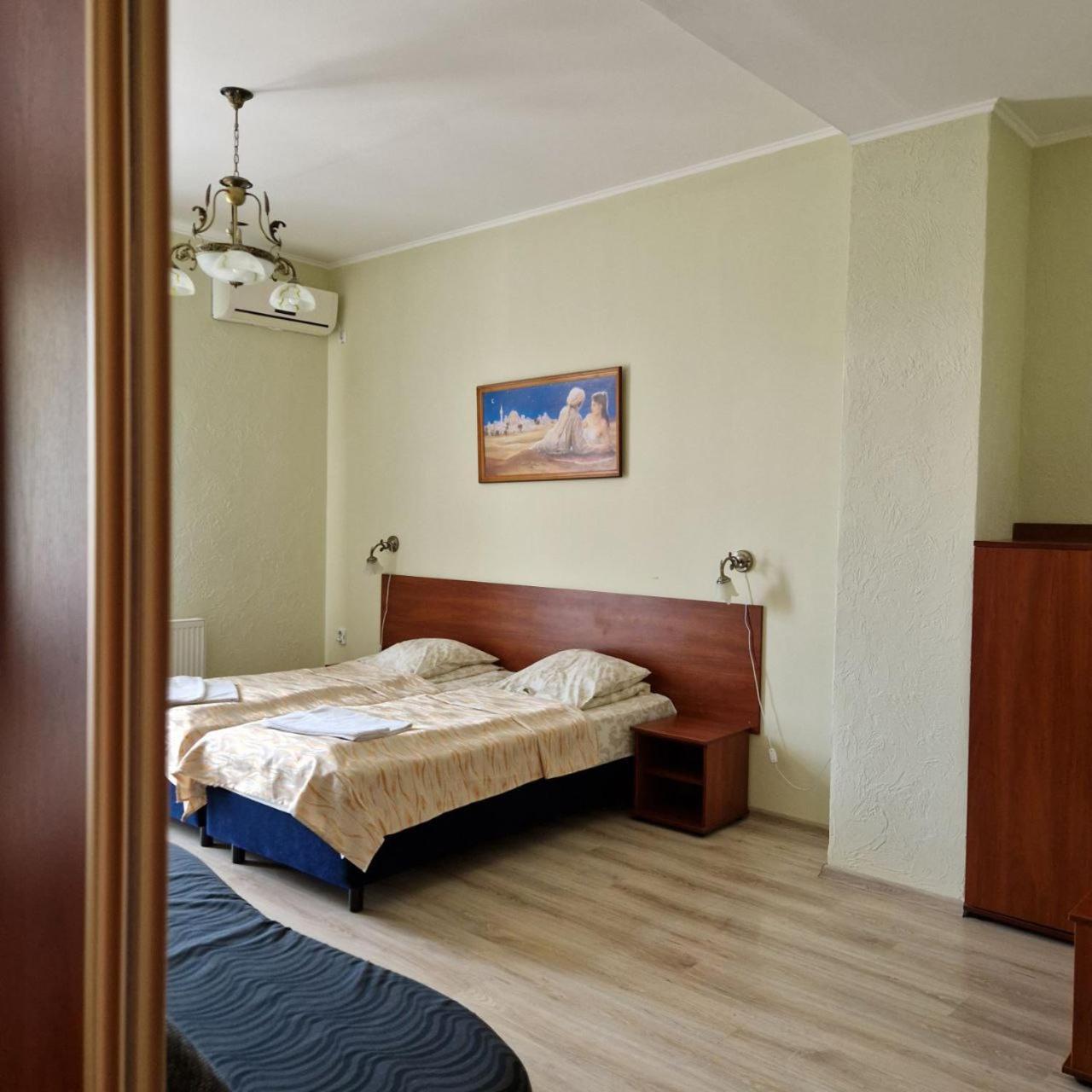 Hotel Helikon Yanoshi Εξωτερικό φωτογραφία