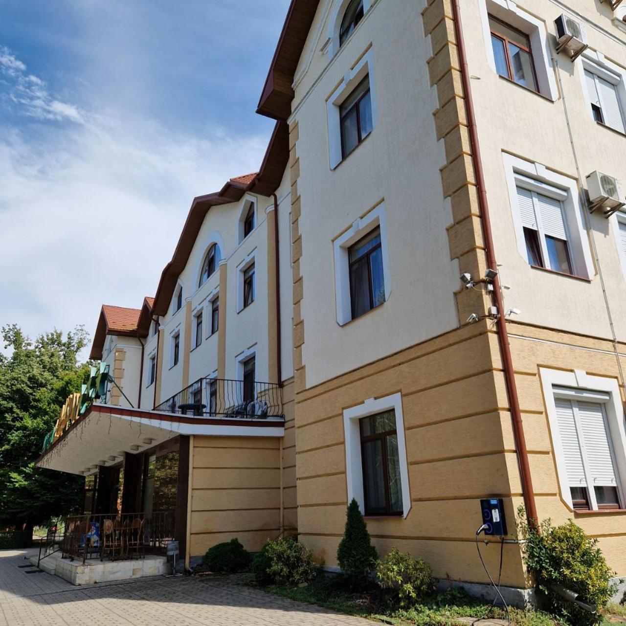 Hotel Helikon Yanoshi Εξωτερικό φωτογραφία