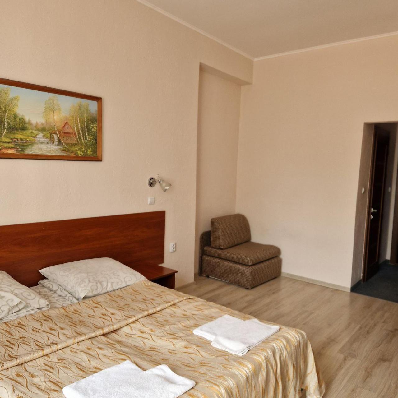 Hotel Helikon Yanoshi Εξωτερικό φωτογραφία