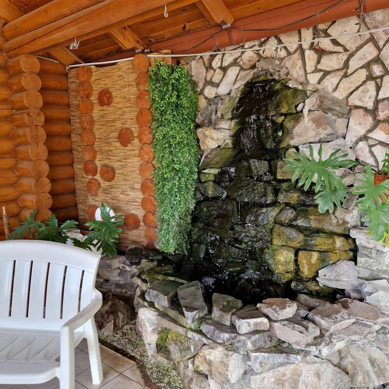 Hotel Helikon Yanoshi Εξωτερικό φωτογραφία