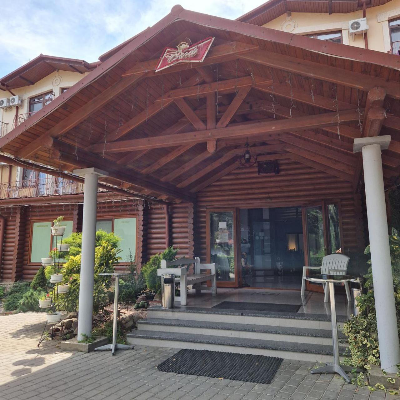 Hotel Helikon Yanoshi Εξωτερικό φωτογραφία