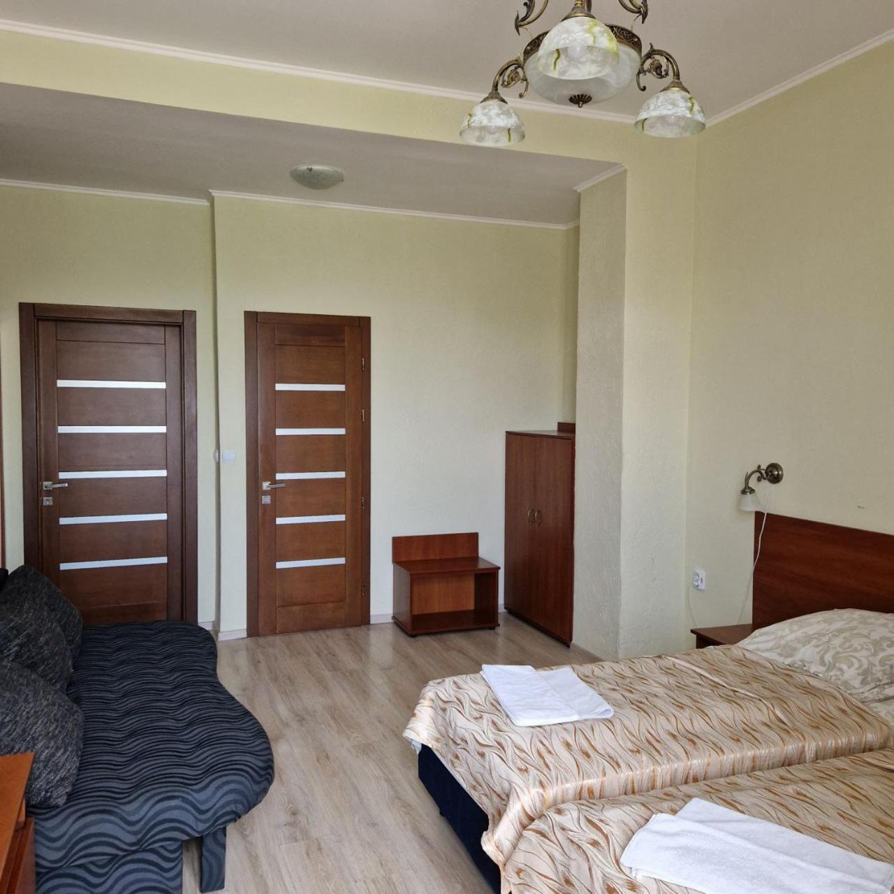 Hotel Helikon Yanoshi Εξωτερικό φωτογραφία
