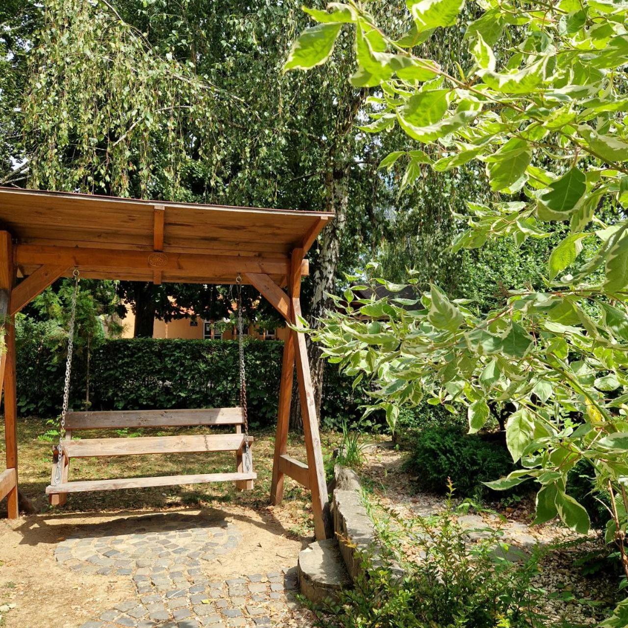 Hotel Helikon Yanoshi Εξωτερικό φωτογραφία