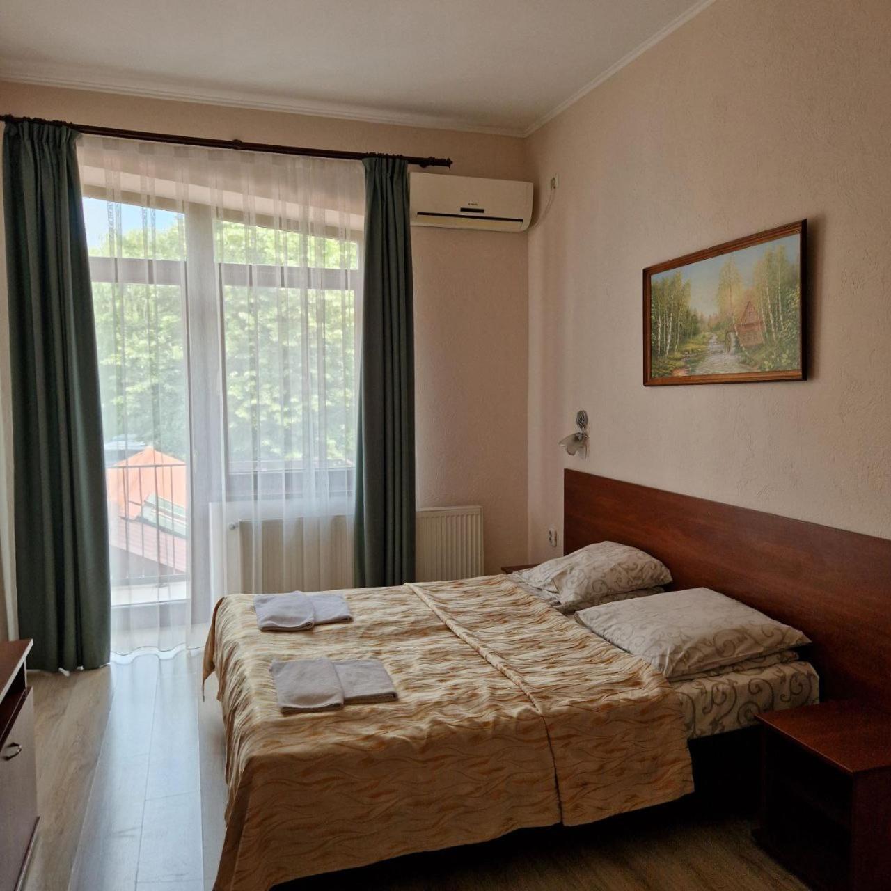 Hotel Helikon Yanoshi Εξωτερικό φωτογραφία
