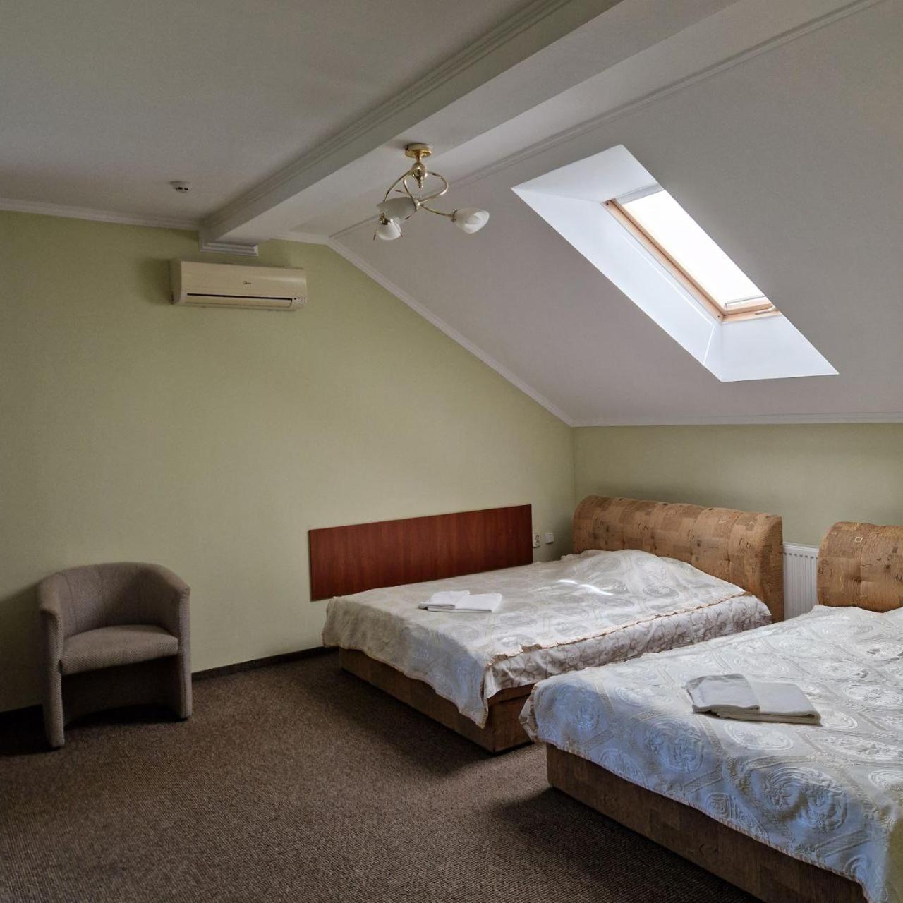 Hotel Helikon Yanoshi Εξωτερικό φωτογραφία