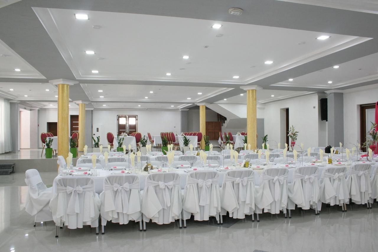Hotel Helikon Yanoshi Εξωτερικό φωτογραφία