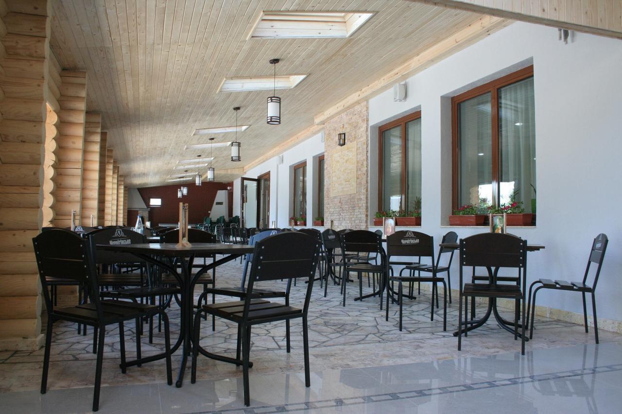 Hotel Helikon Yanoshi Εξωτερικό φωτογραφία