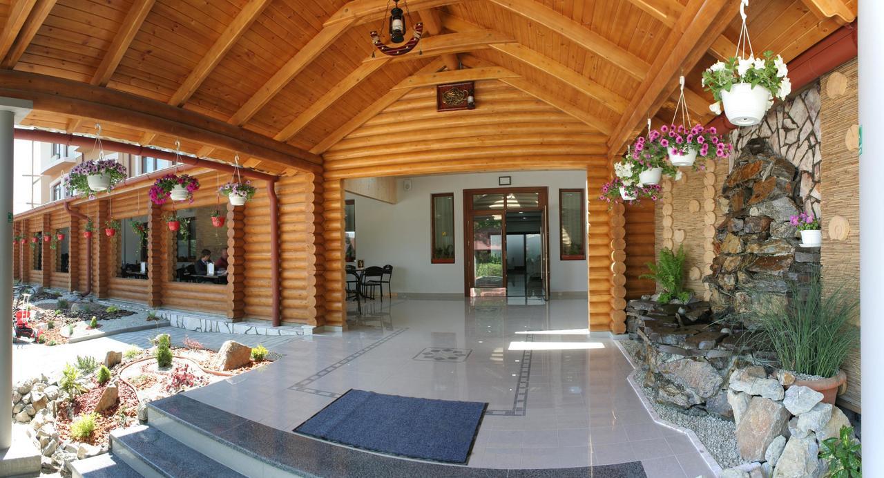 Hotel Helikon Yanoshi Εξωτερικό φωτογραφία