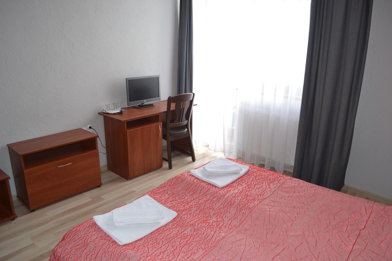 Hotel Helikon Yanoshi Εξωτερικό φωτογραφία