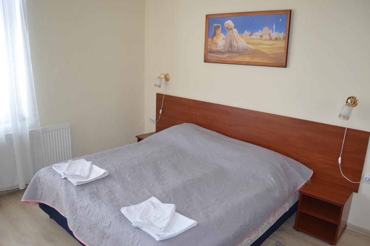 Hotel Helikon Yanoshi Εξωτερικό φωτογραφία