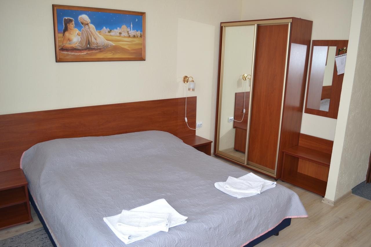 Hotel Helikon Yanoshi Εξωτερικό φωτογραφία