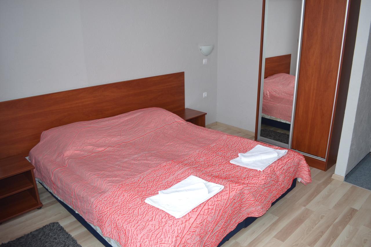 Hotel Helikon Yanoshi Εξωτερικό φωτογραφία