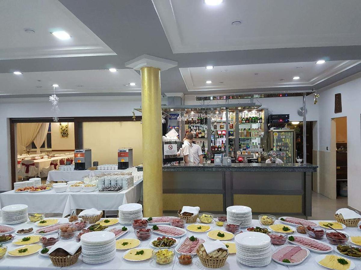 Hotel Helikon Yanoshi Εξωτερικό φωτογραφία