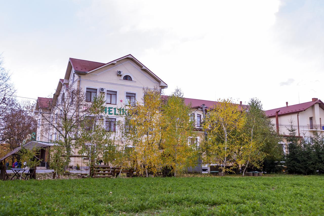 Hotel Helikon Yanoshi Εξωτερικό φωτογραφία