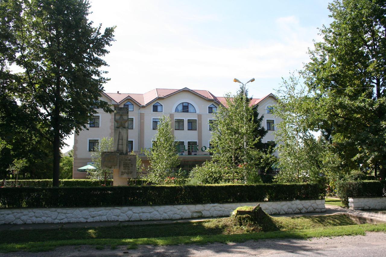 Hotel Helikon Yanoshi Εξωτερικό φωτογραφία